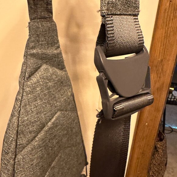 Vera Bradley sling bag - Picture 2 of 5